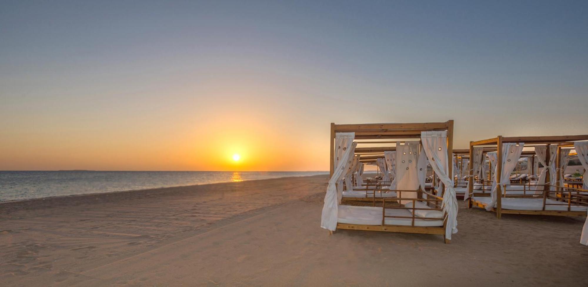 Baron Palace Sahl Hasheesh Hurghada Exterior foto Sunset at the beach