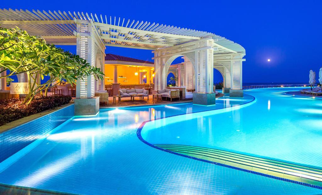 Baron Palace Sahl Hasheesh Hurghada Exterior foto The pool at the Sheraton Nha Trang Hotel & Spa Resort
